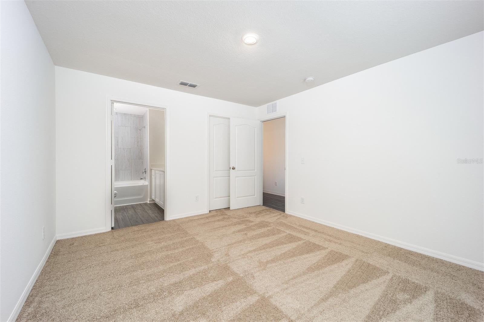 3219 Seville St Property Photo 9