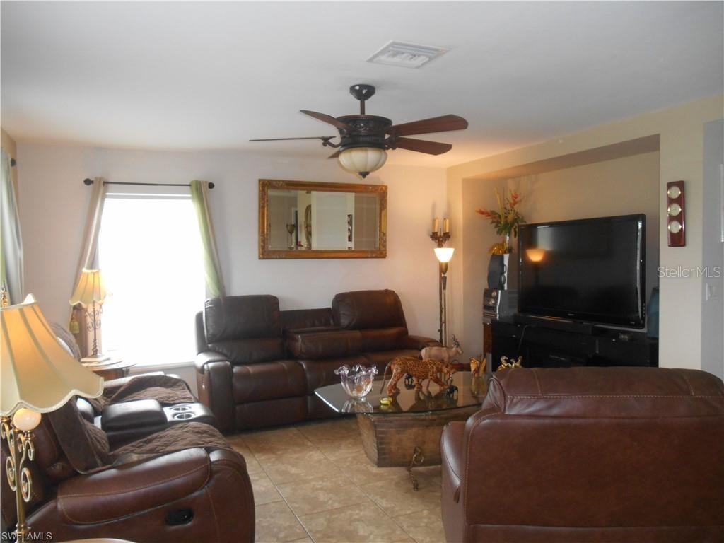 2422 Nw 19th Pl Property Photo 2
