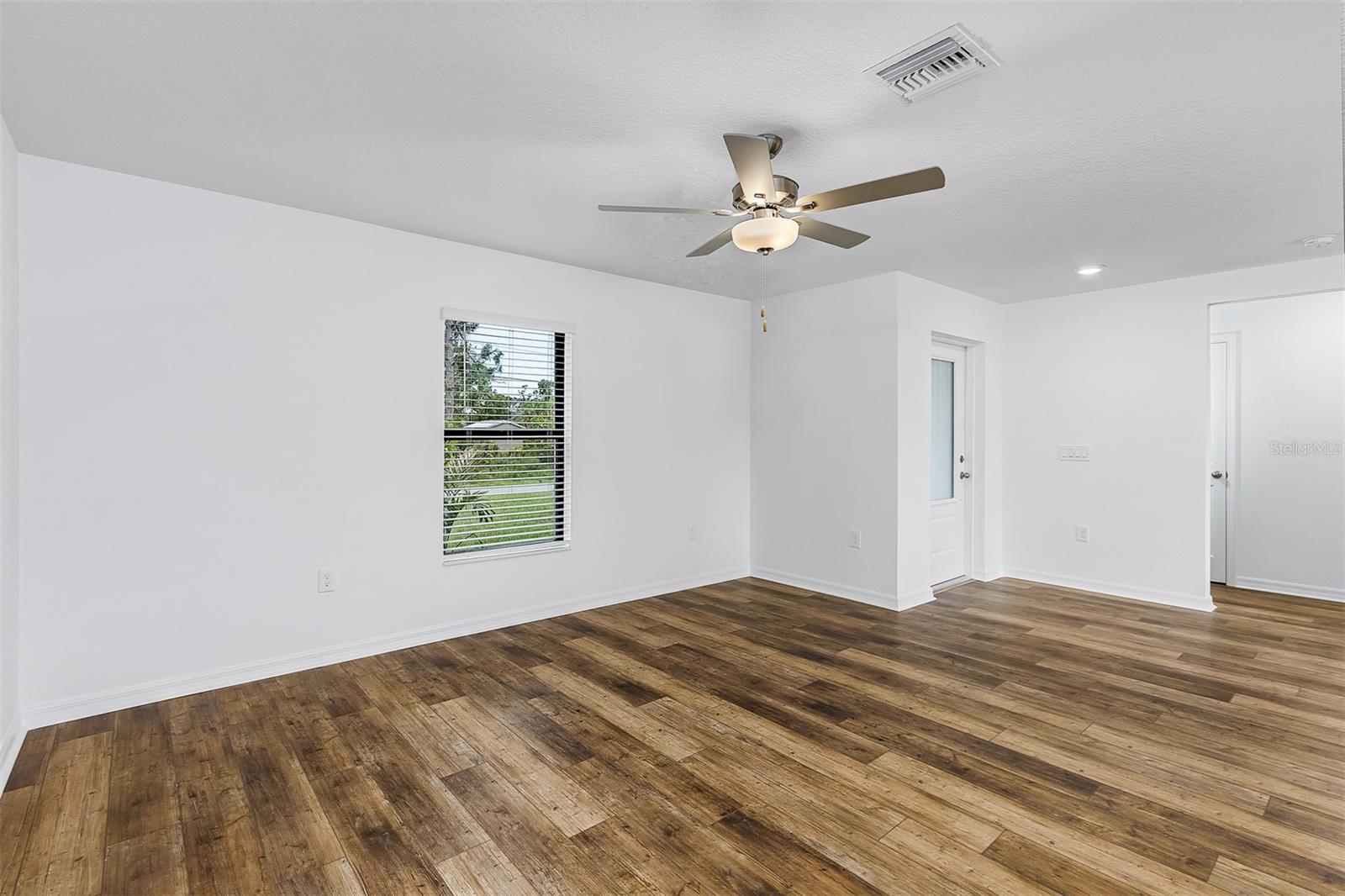 12564 Feldman Ave Property Photo 5