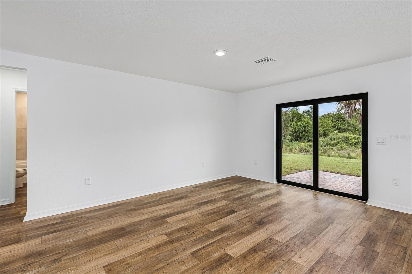 12564 Feldman Ave Property Photo 6