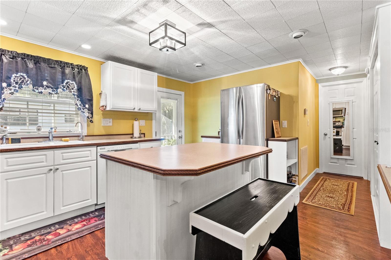 38025 Avion Dr Property Photo 8