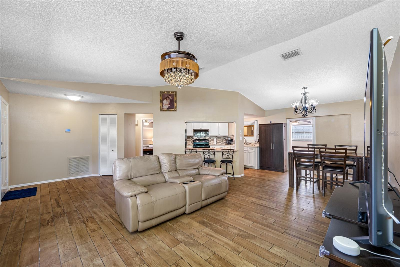 7824 Lightfoot Dr Property Photo 3