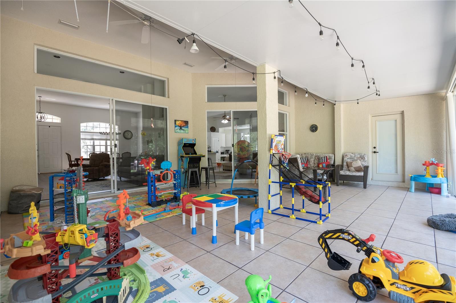 6120 Cezanne Ave Property Photo 11
