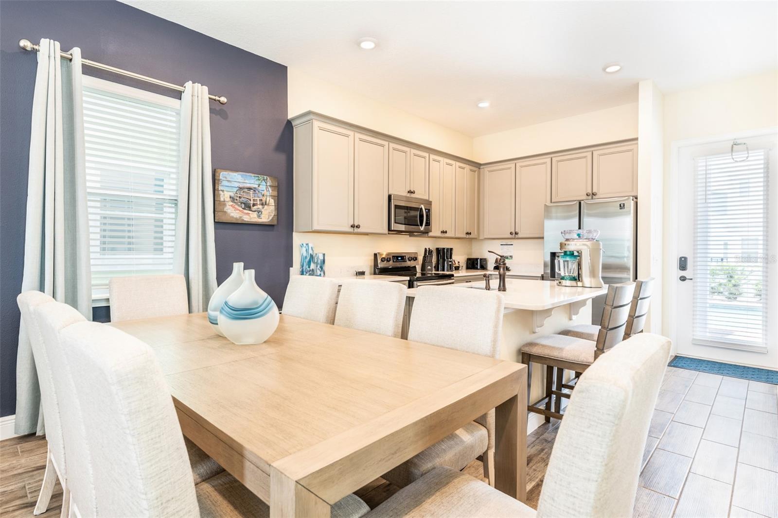 8025 Sandy Toes Way Property Photo 4