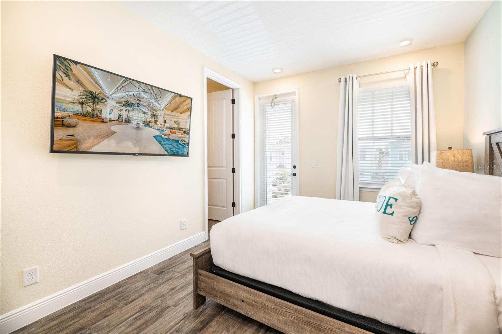 8025 Sandy Toes Way Property Photo 13