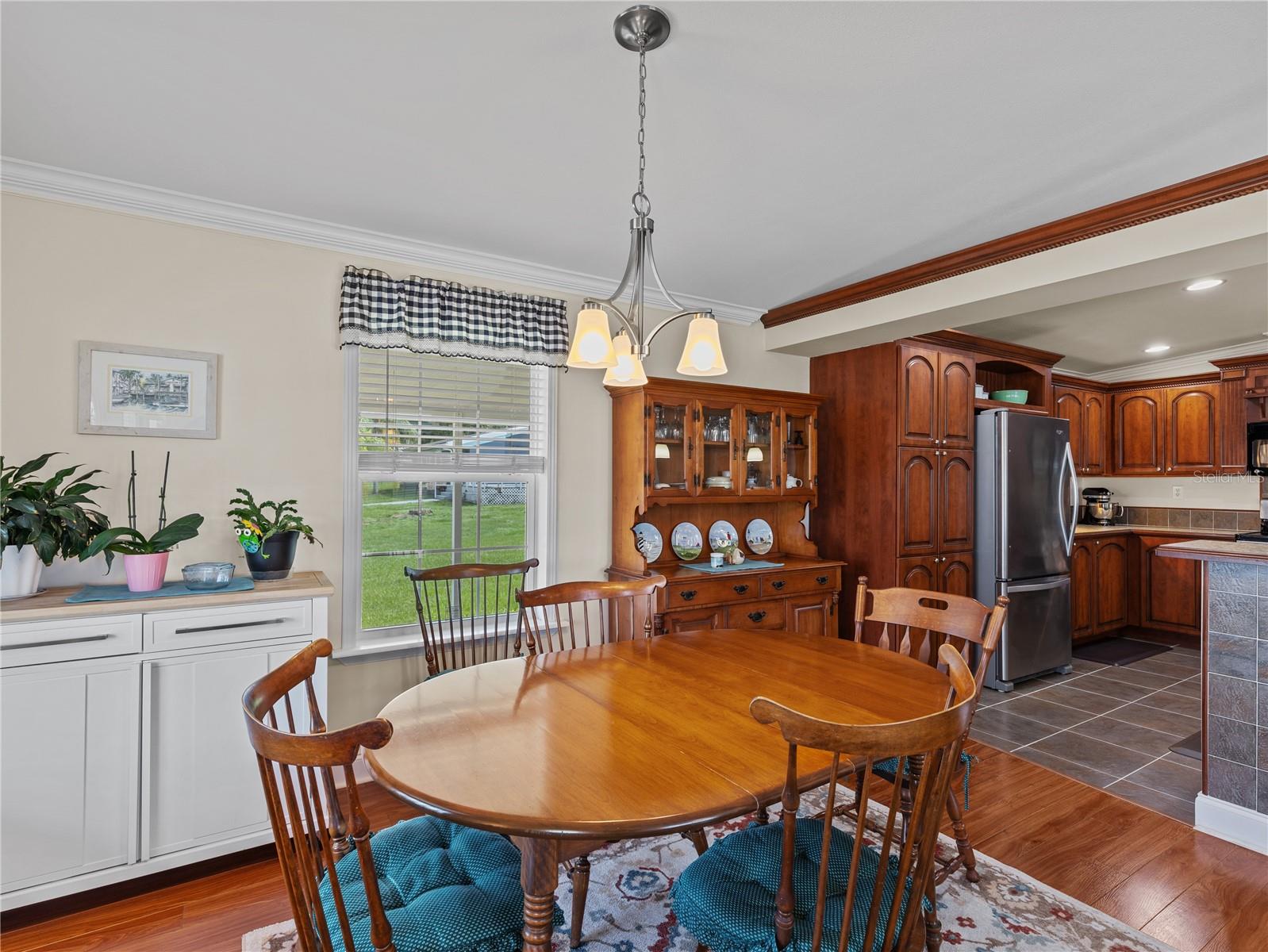 10054 Collingwood Ave Property Photo 24