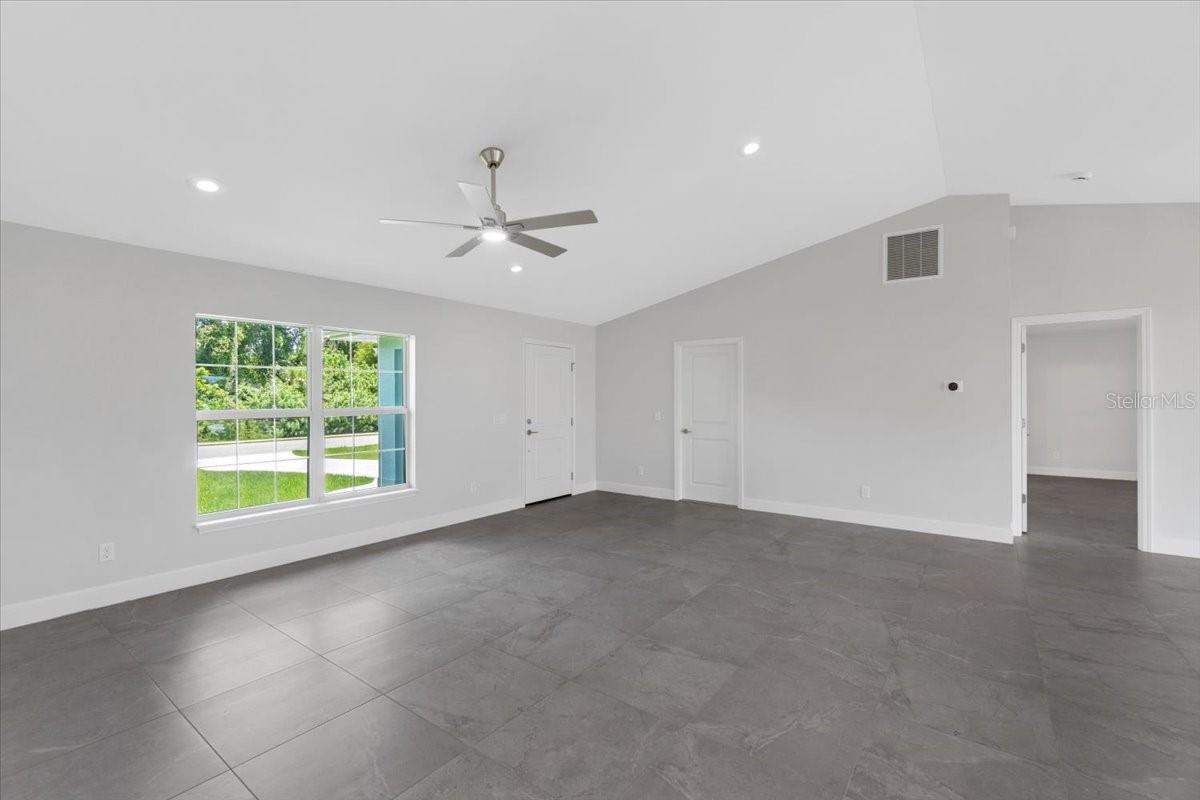 10317 Gulfstream Blvd Property Photo 6