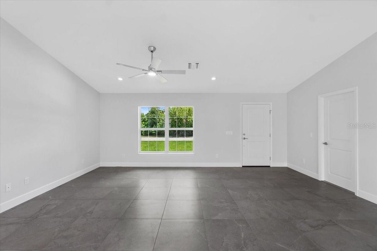 10317 Gulfstream Blvd Property Photo 7