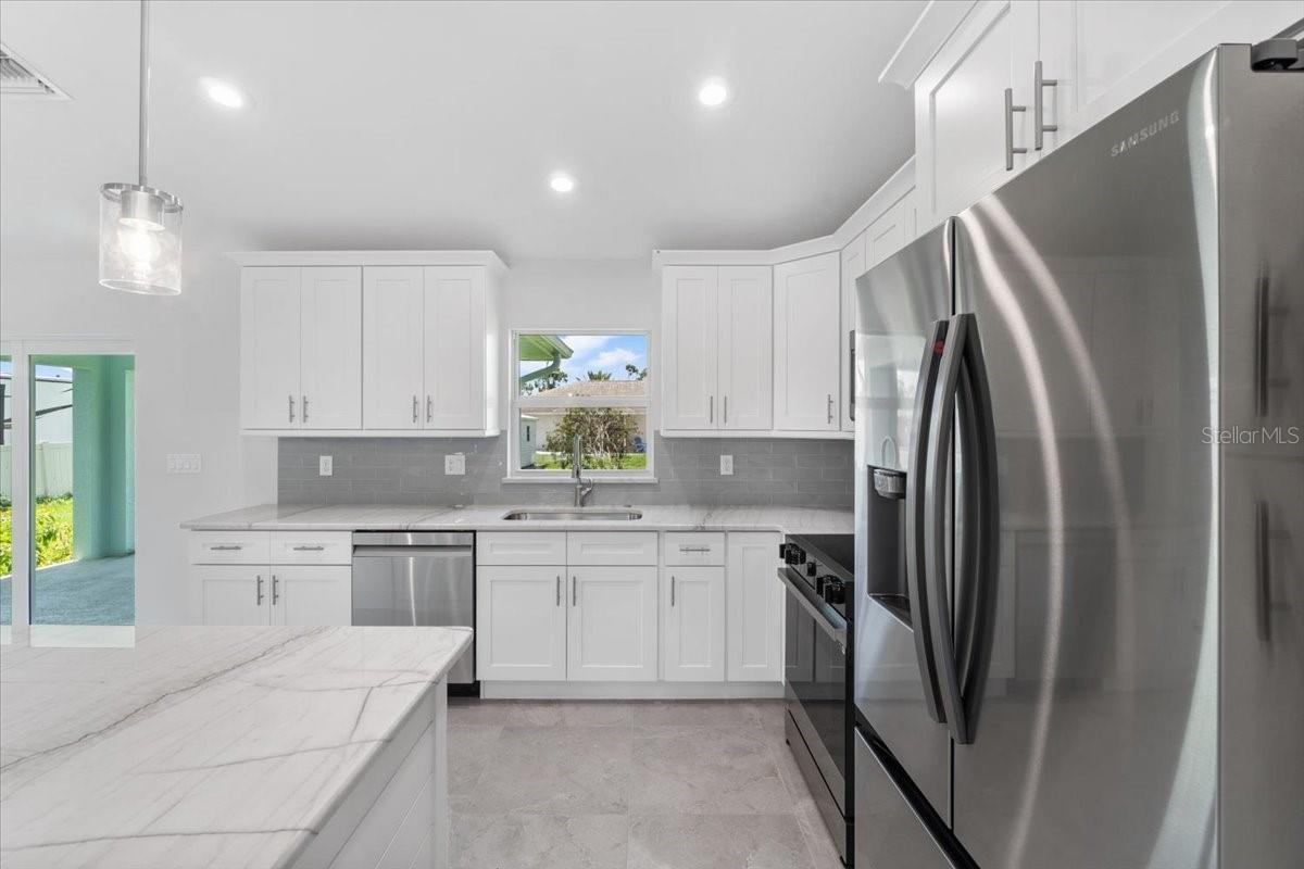 10317 Gulfstream Blvd Property Photo 9