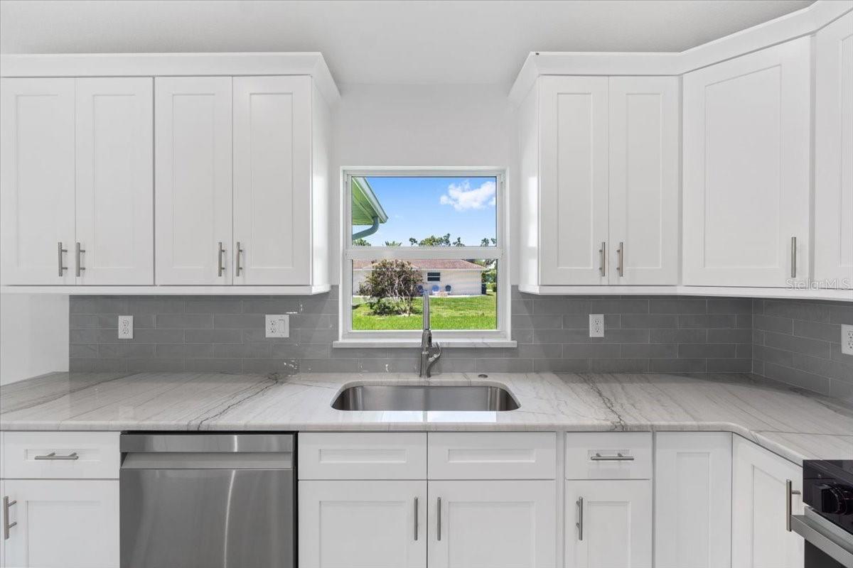 10317 Gulfstream Blvd Property Photo 11