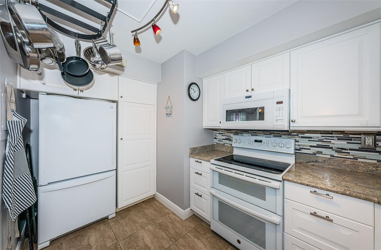 6295 Bahia Del Mar Cir #405 Property Photo 3
