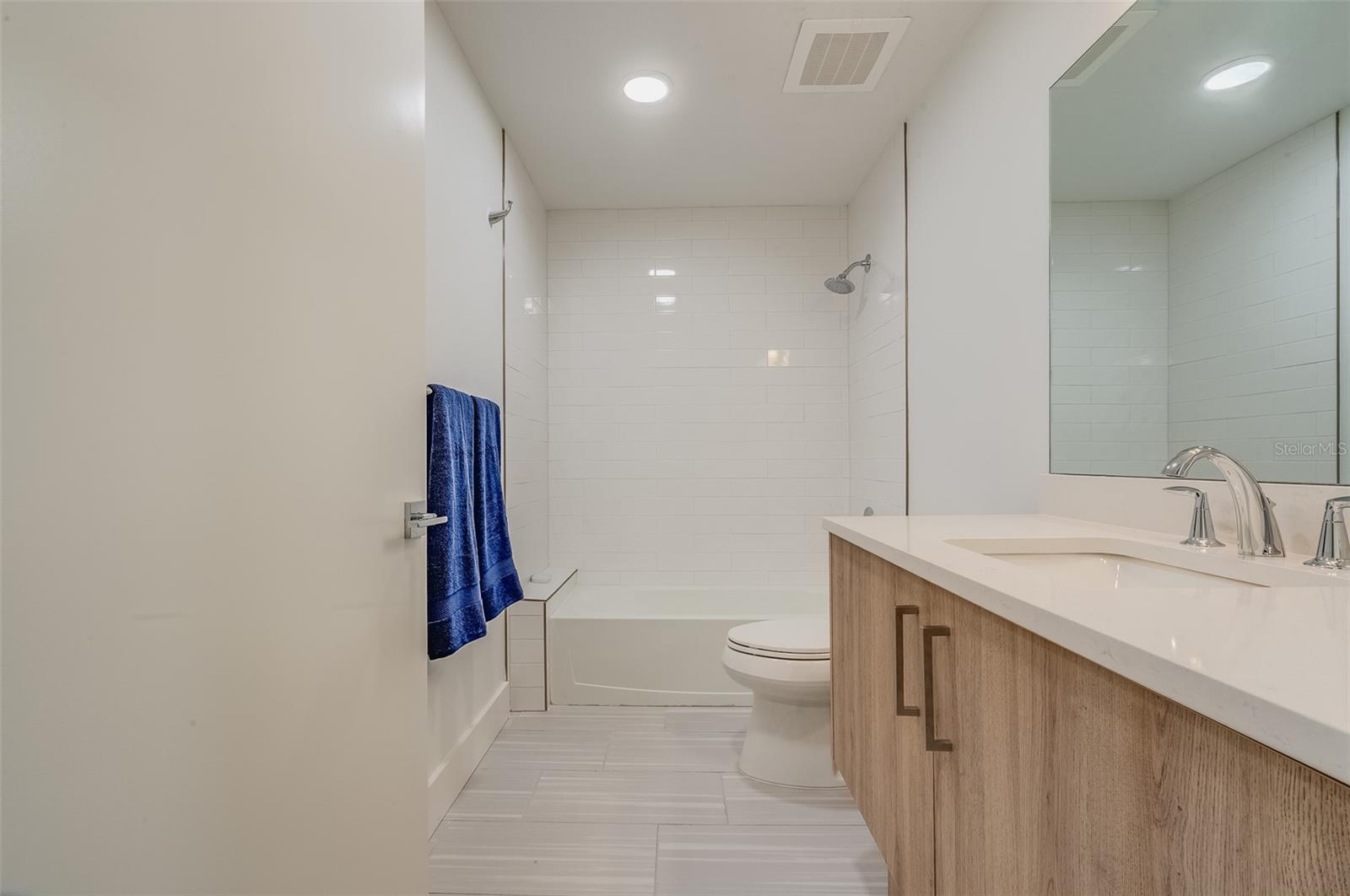 415 Island Way #311 Property Photo 25