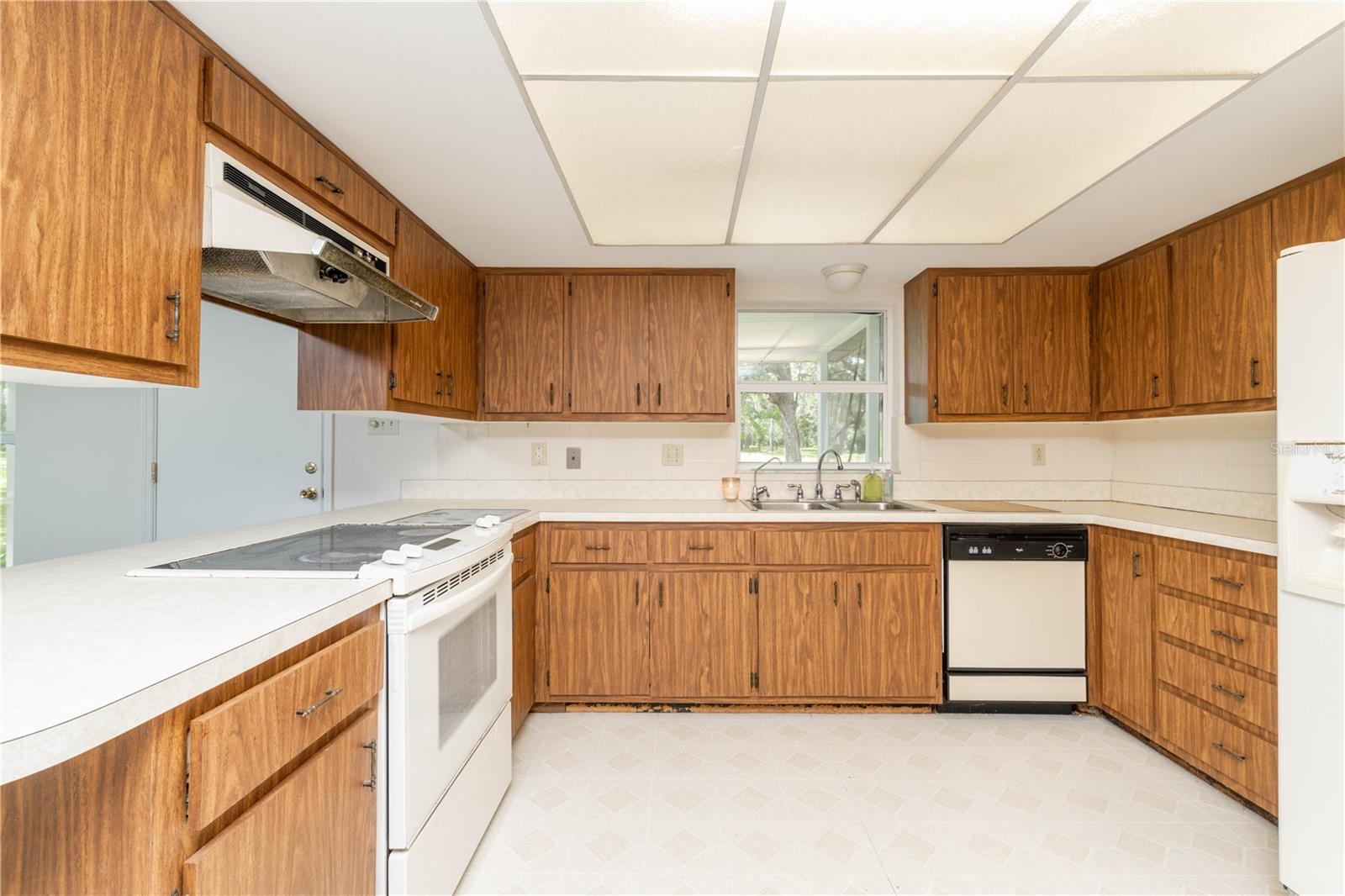 18330 Cortez Blvd Property Photo 18