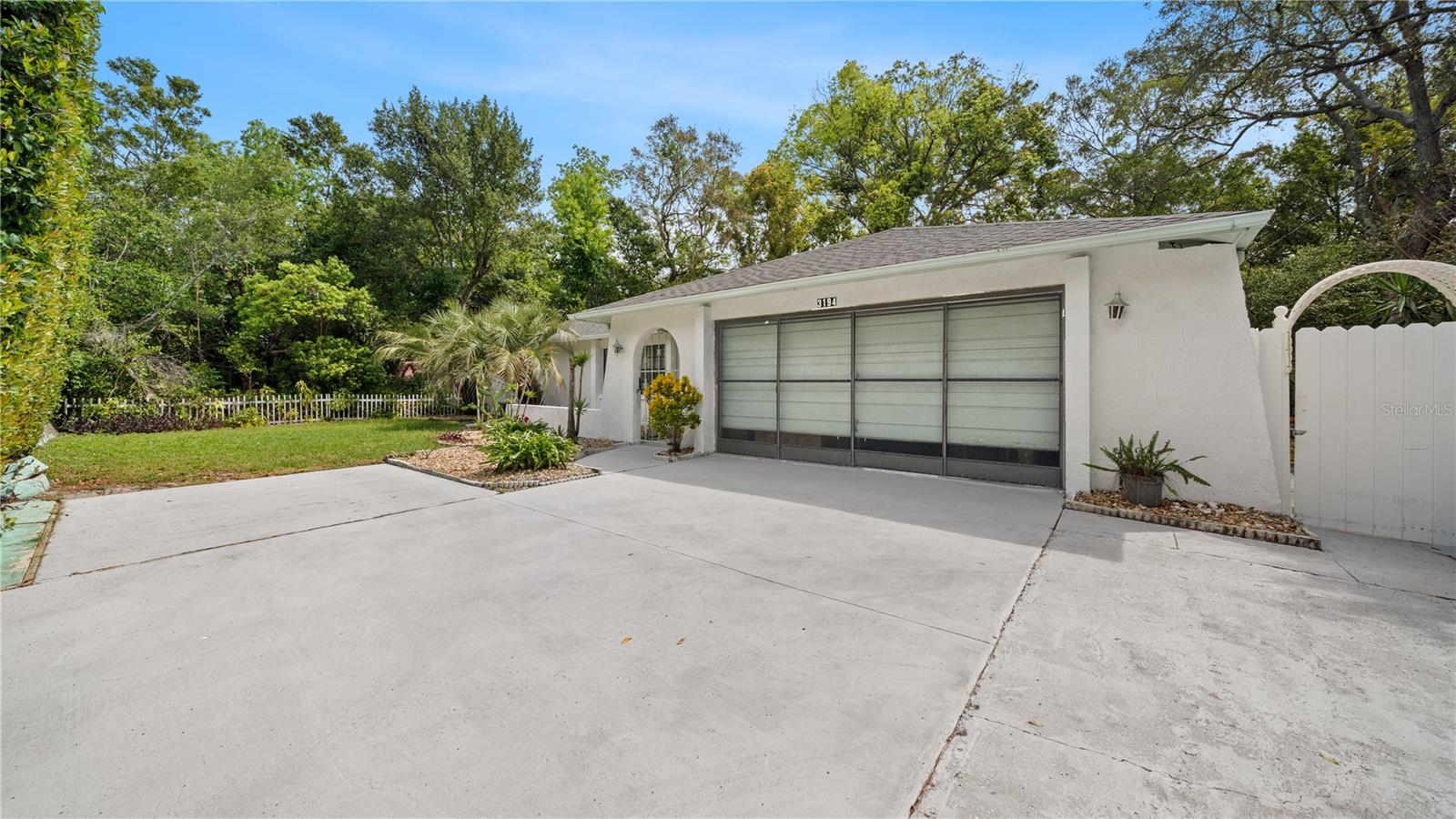 3194 Deltona Blvd Property Photo 1