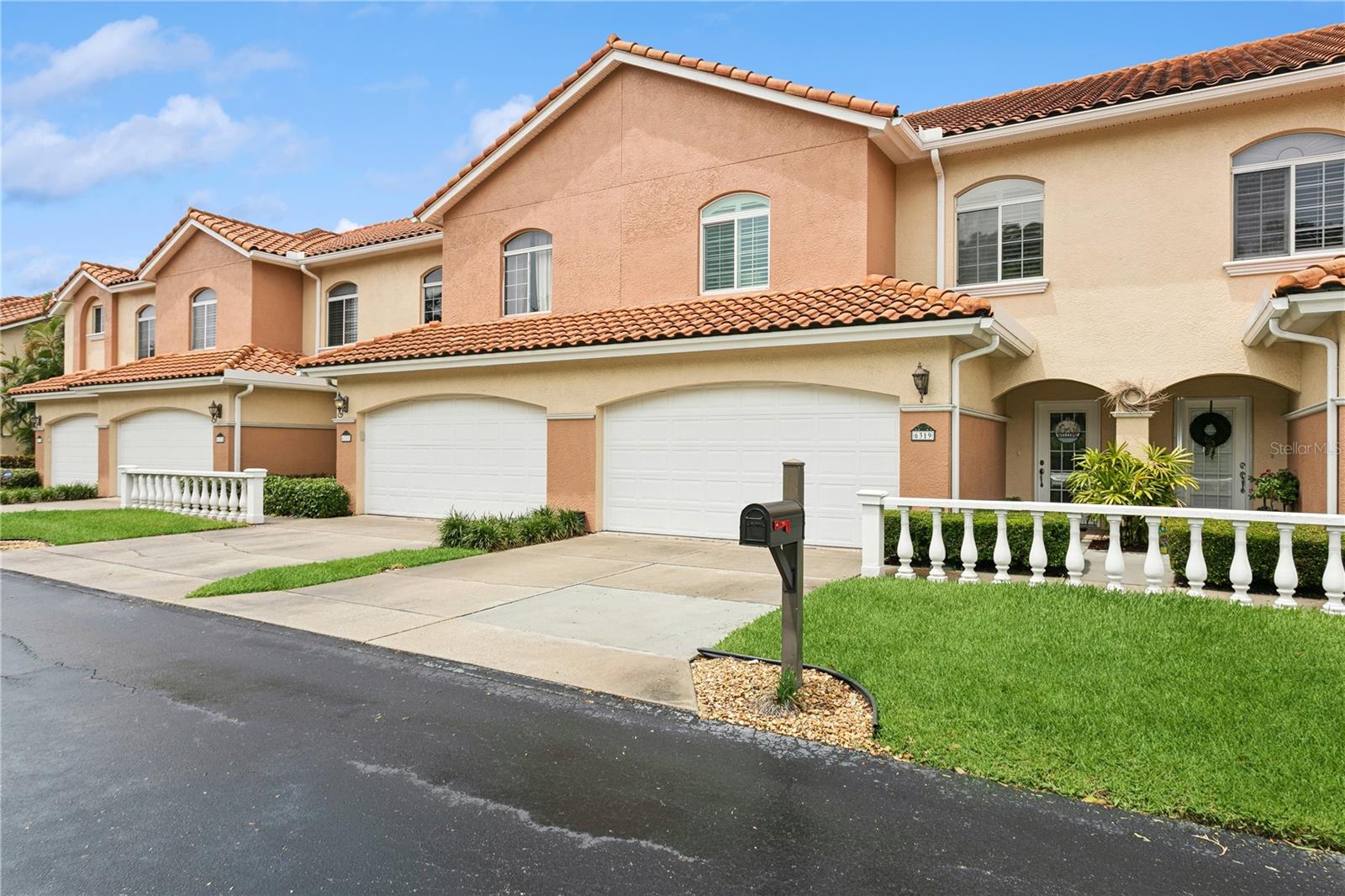 6319 Vista Verde Dr E Property Photo 1