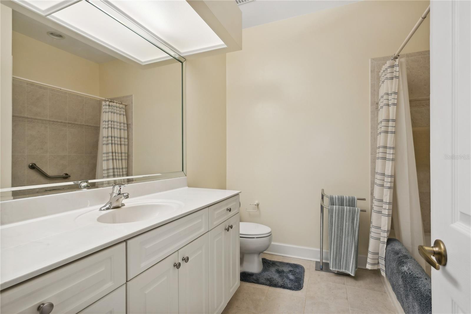 6319 Vista Verde Dr E Property Photo 22