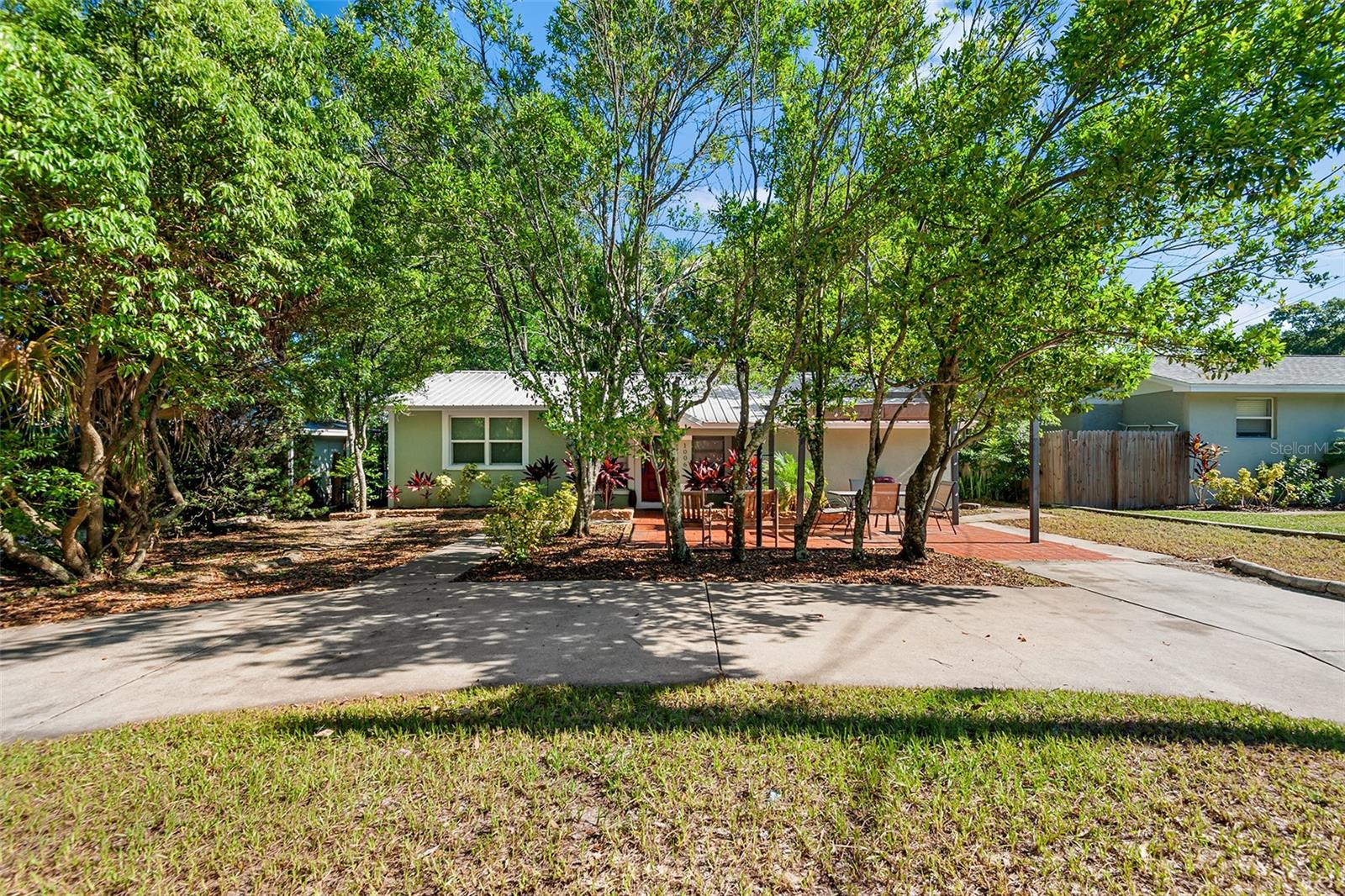 1006 E Fern St Property Photo 2