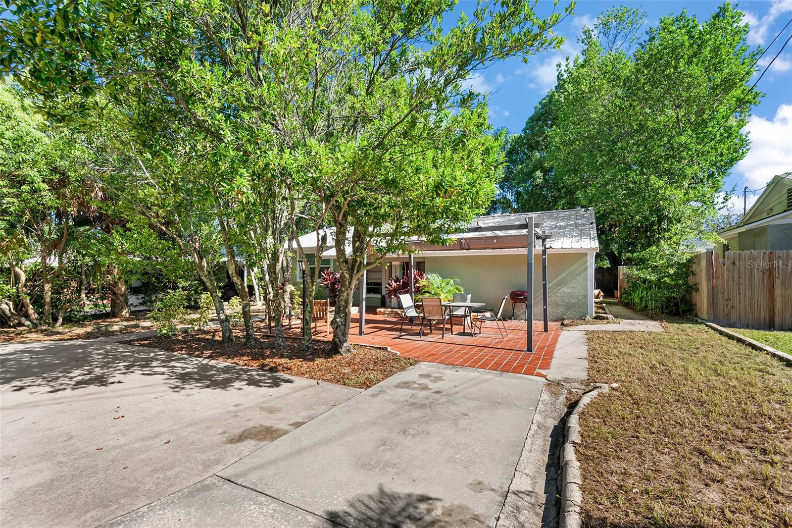 1006 E Fern St Property Photo 3