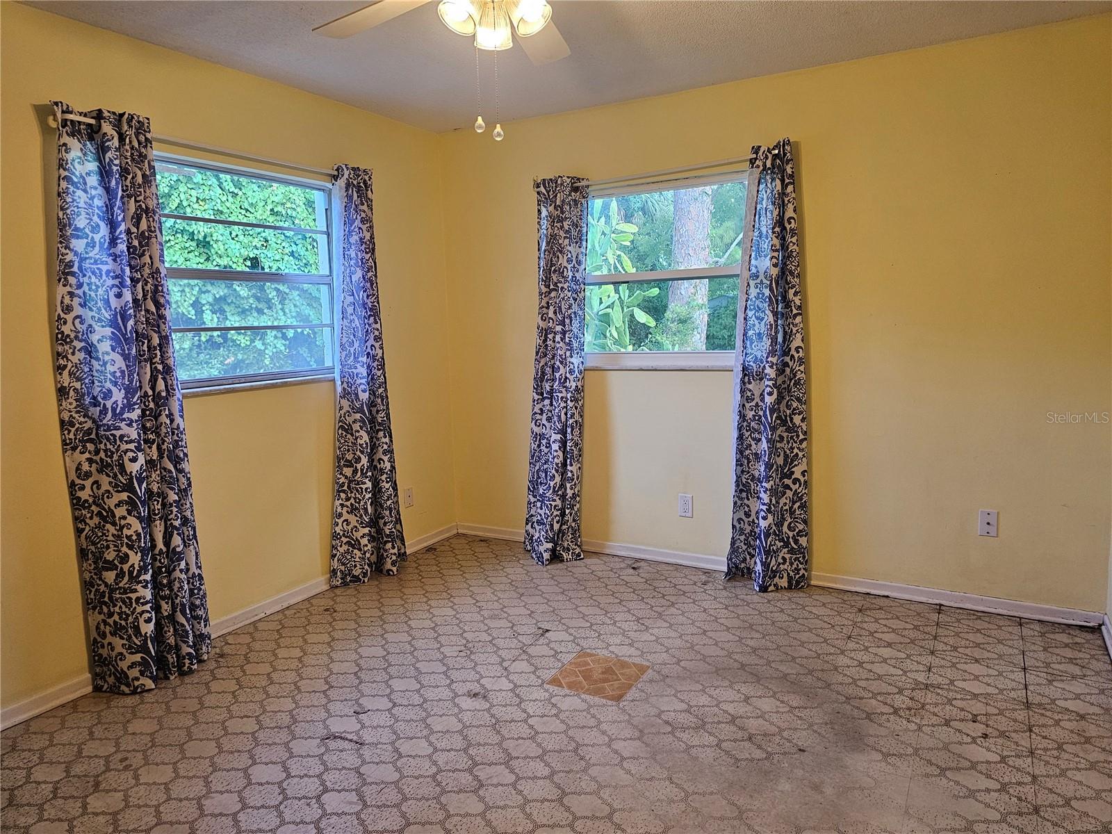 401 Cherry St Property Photo 15