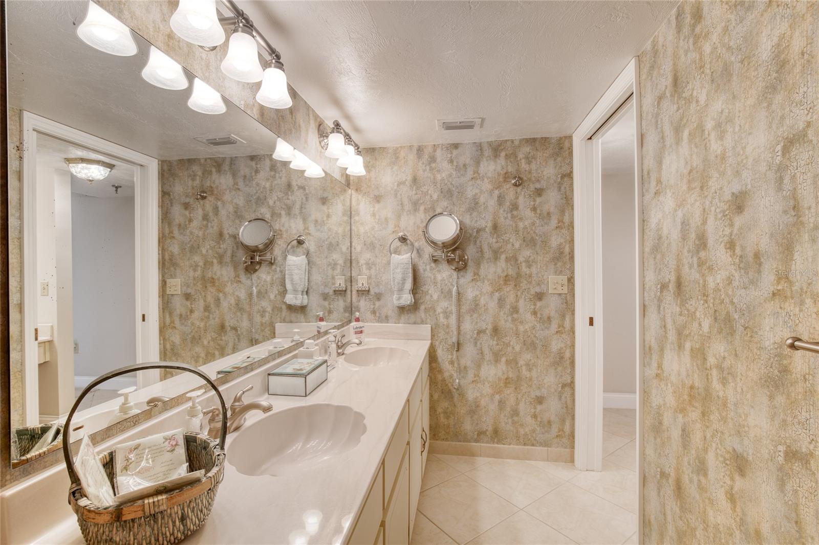 1513 Ocean Shore Blvd #3c Property Photo 17