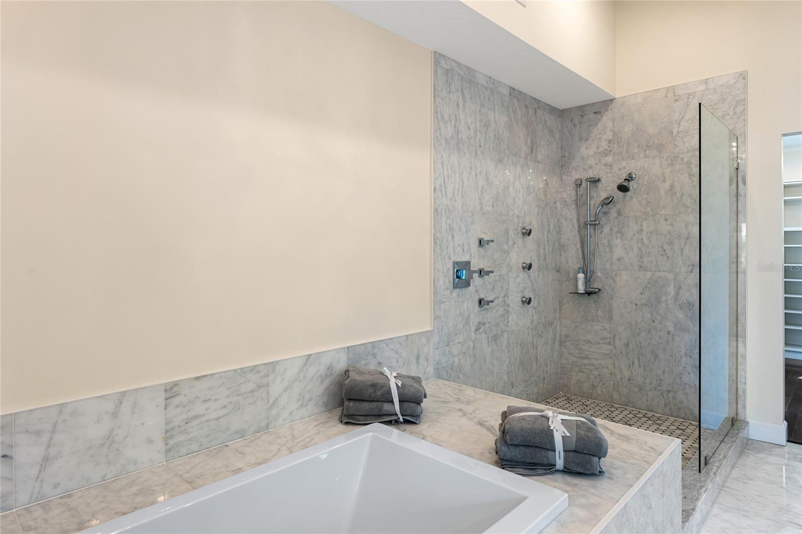 200 John Anderson Dr Property Photo 28