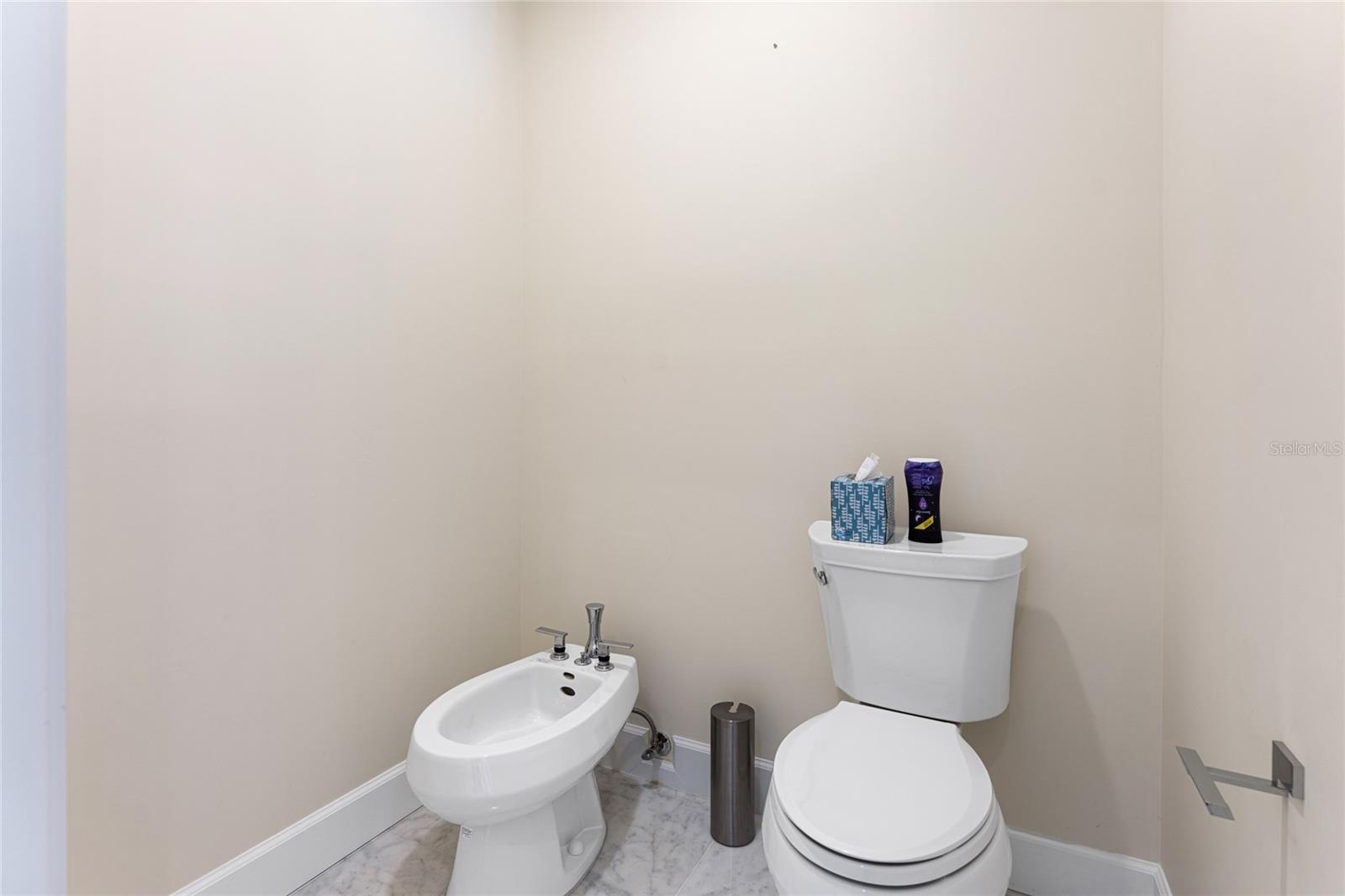 200 John Anderson Dr Property Photo 33