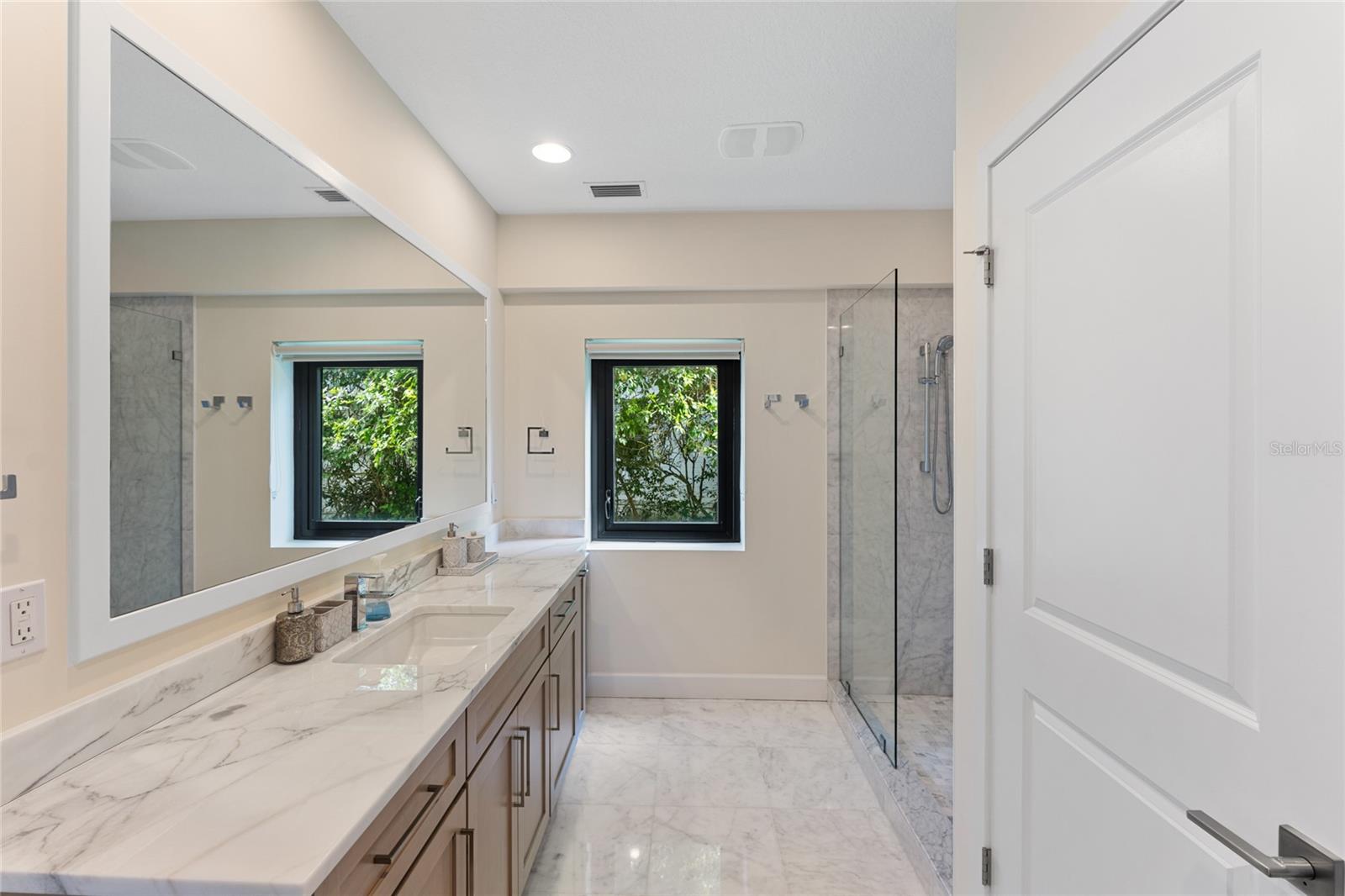 200 John Anderson Dr Property Photo 38