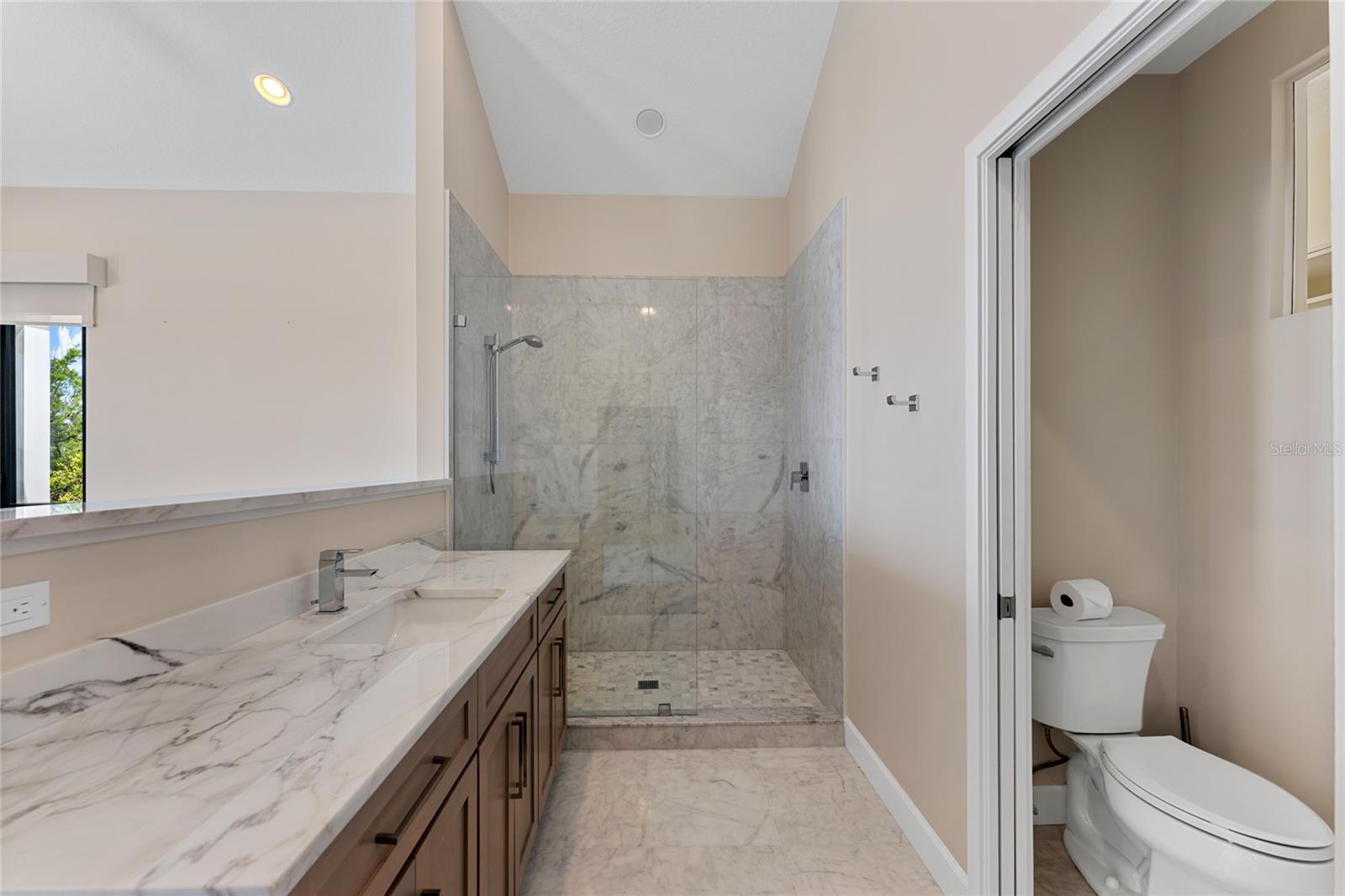 200 John Anderson Dr Property Photo 48
