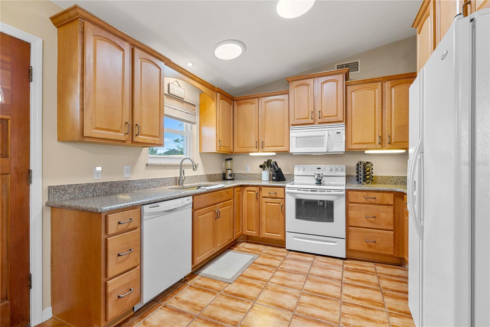 9 Flagler Dr Property Photo 12
