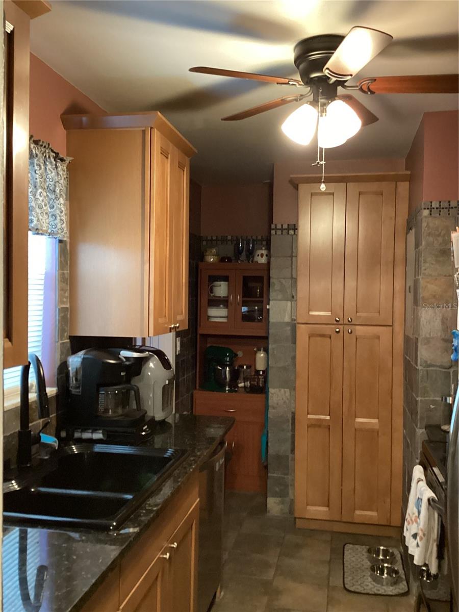 1028 Embassy Ave Property Photo 29