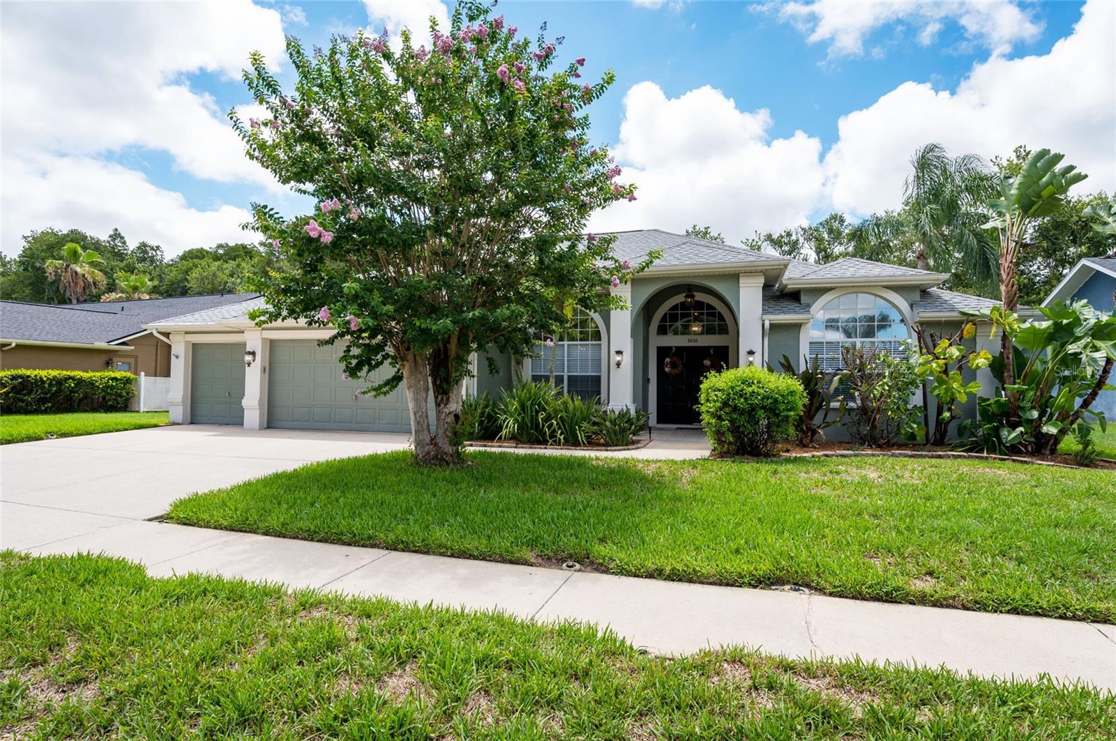 1616 Kinsmere Dr Property Photo 3