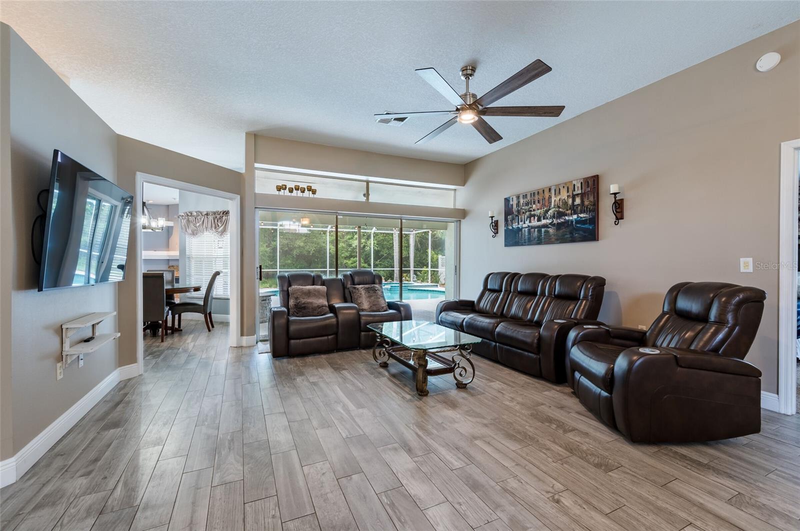 1616 Kinsmere Dr Property Photo 10
