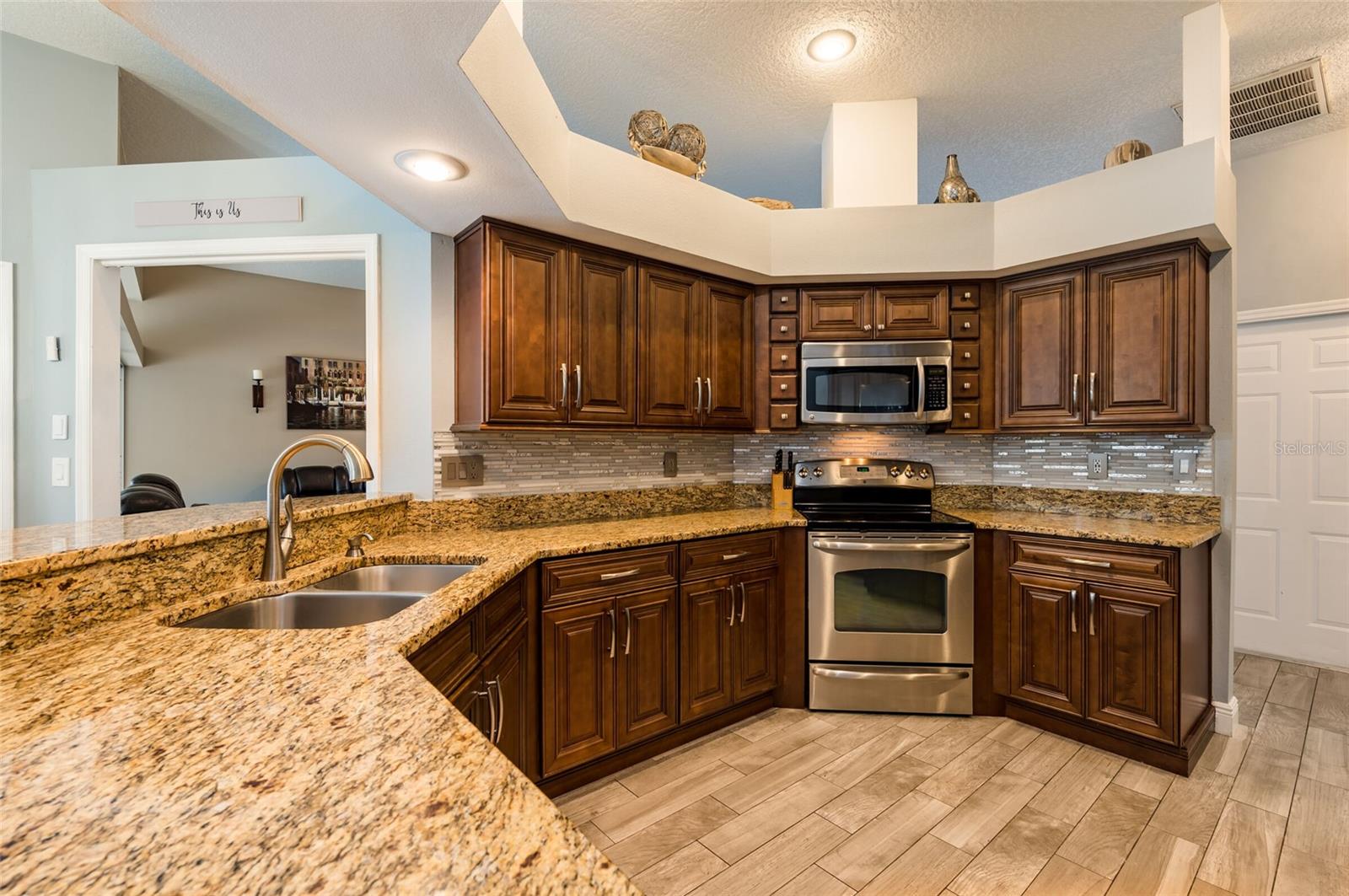 1616 Kinsmere Dr Property Photo 22