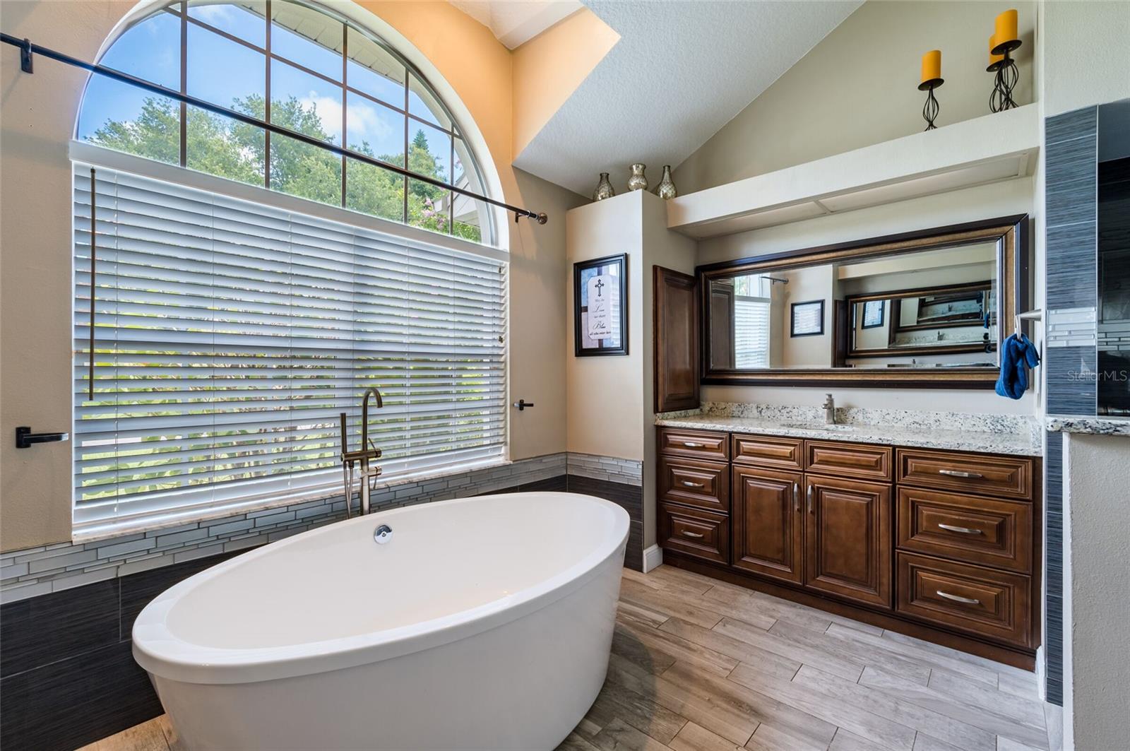 1616 Kinsmere Dr Property Photo 41