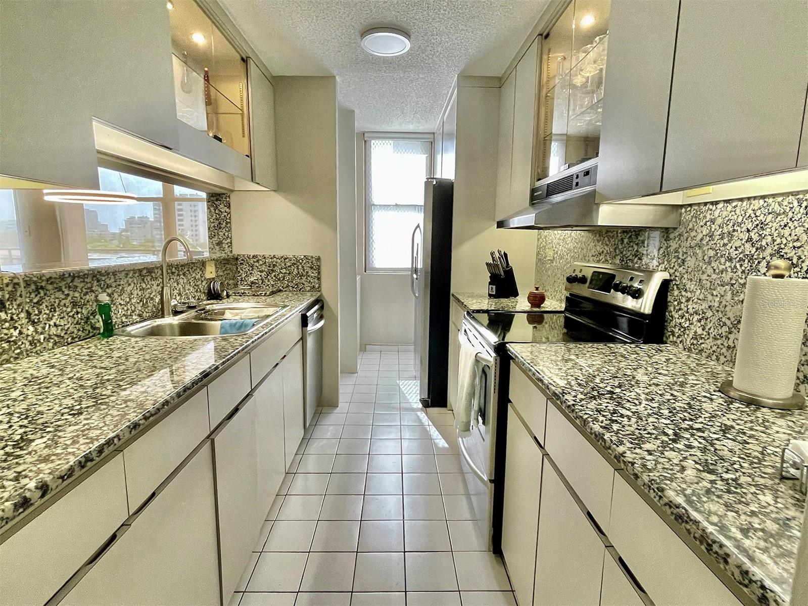 1483 Ashford Ave #602 Property Photo 8
