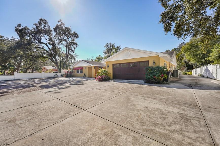 7210 N Habana Avenue Property Photo 2