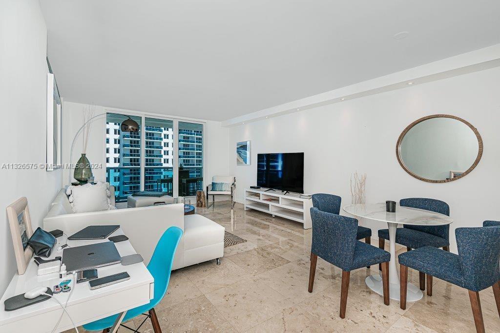 2301 Collins Ave 1117 Property Photo 7