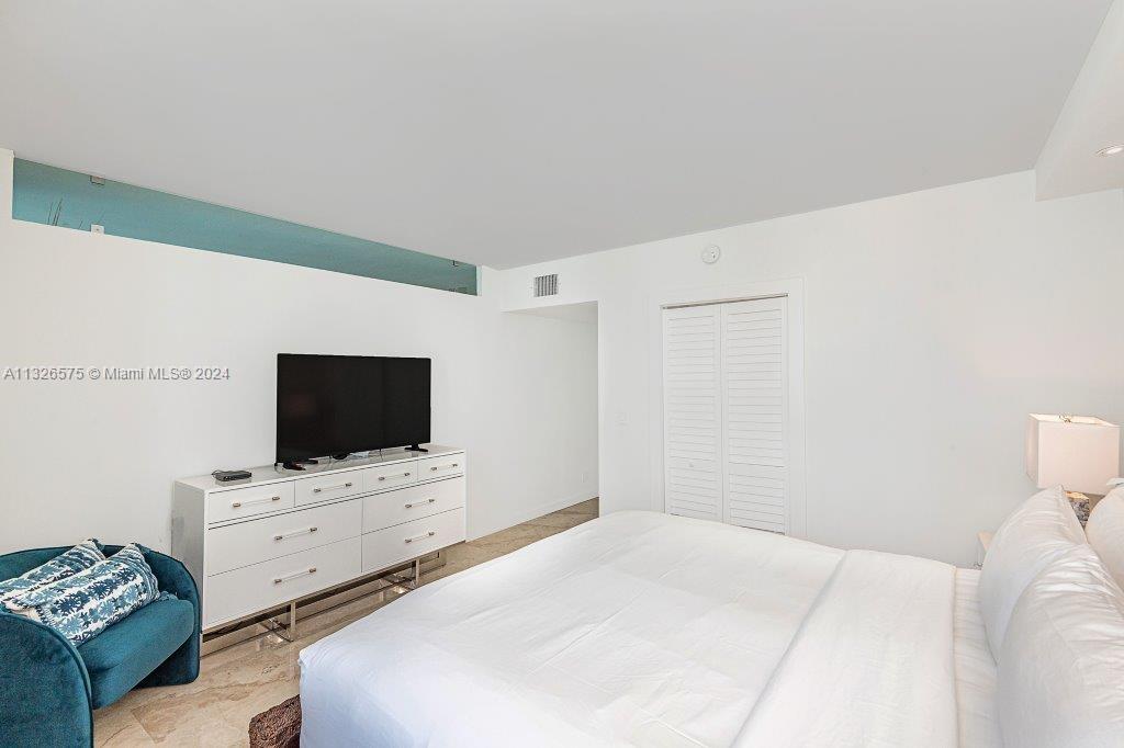 2301 Collins Ave 1117 Property Photo 11