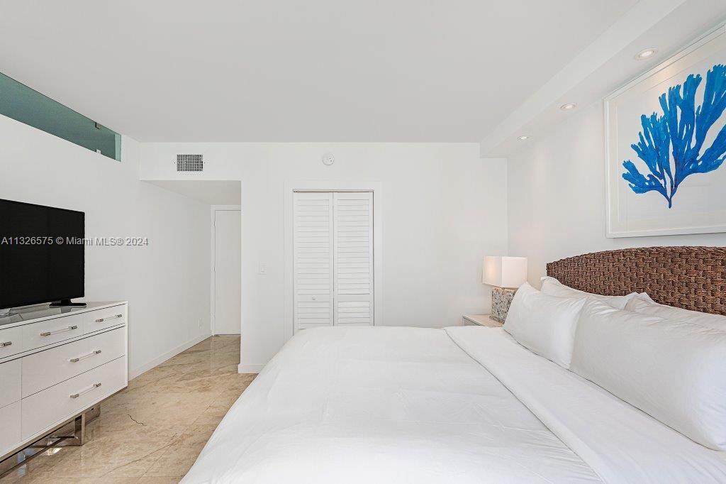 2301 Collins Ave 1117 Property Photo 13