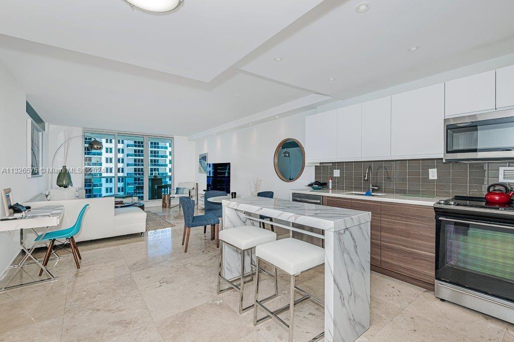 2301 Collins Ave 1117 Property Photo 14