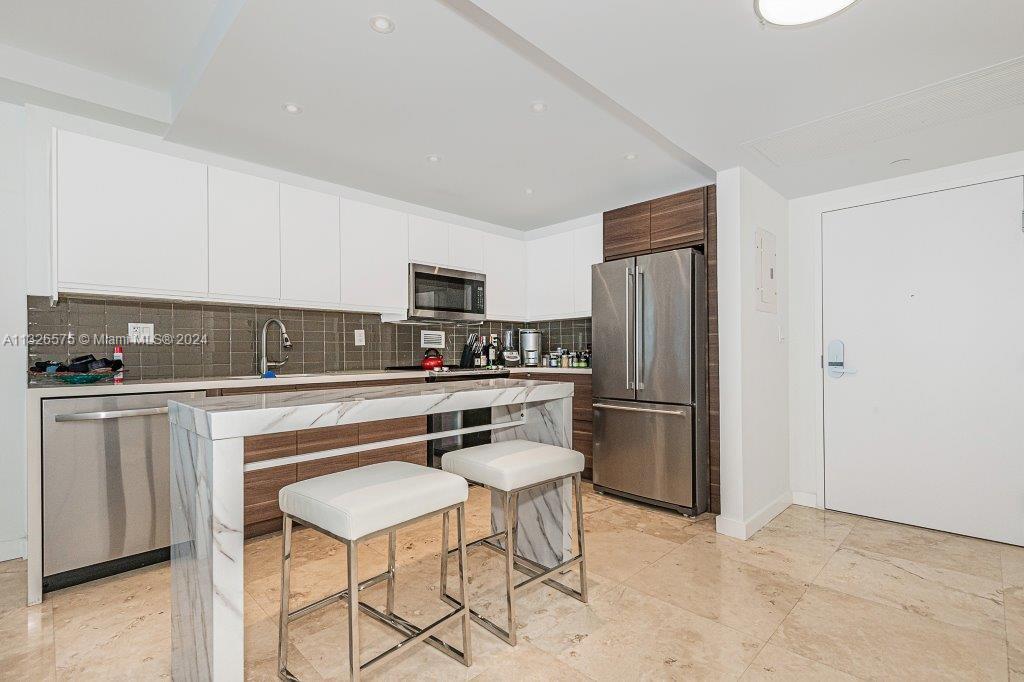 2301 Collins Ave 1117 Property Photo 16