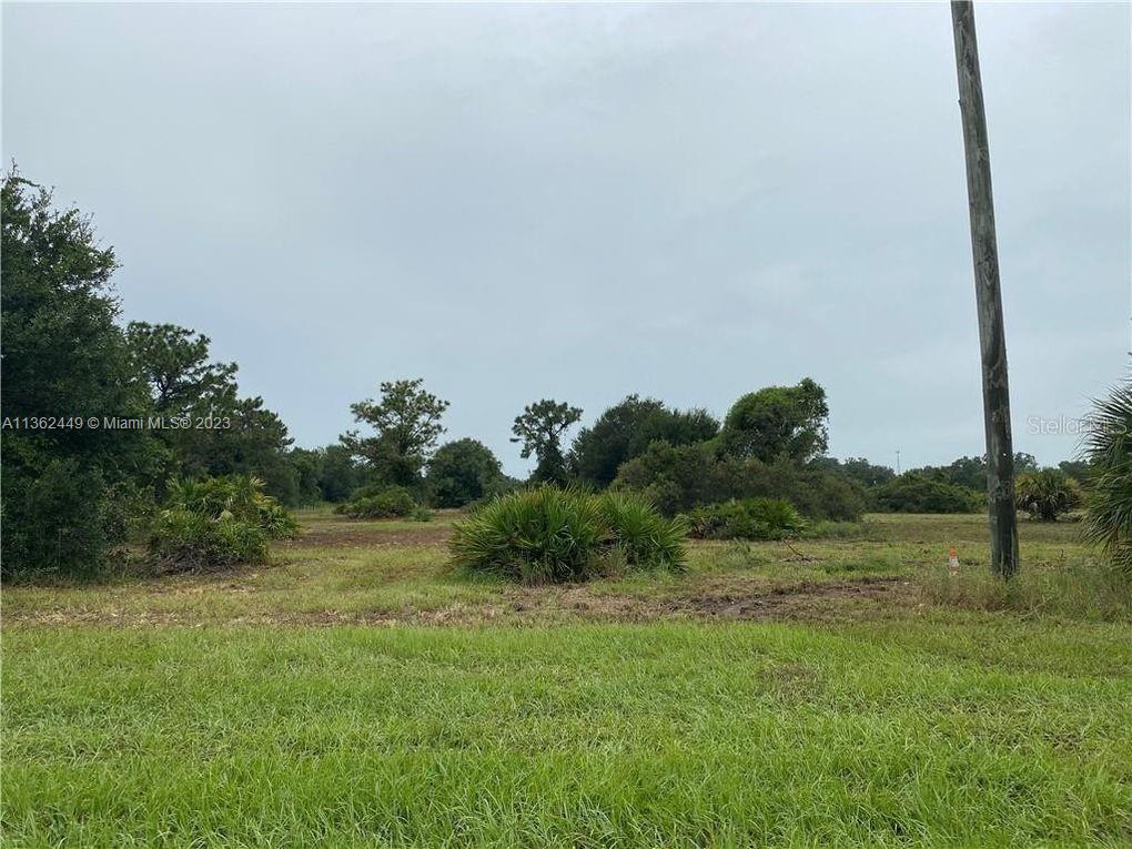 1525 N Brevard Ave Property Photo 4
