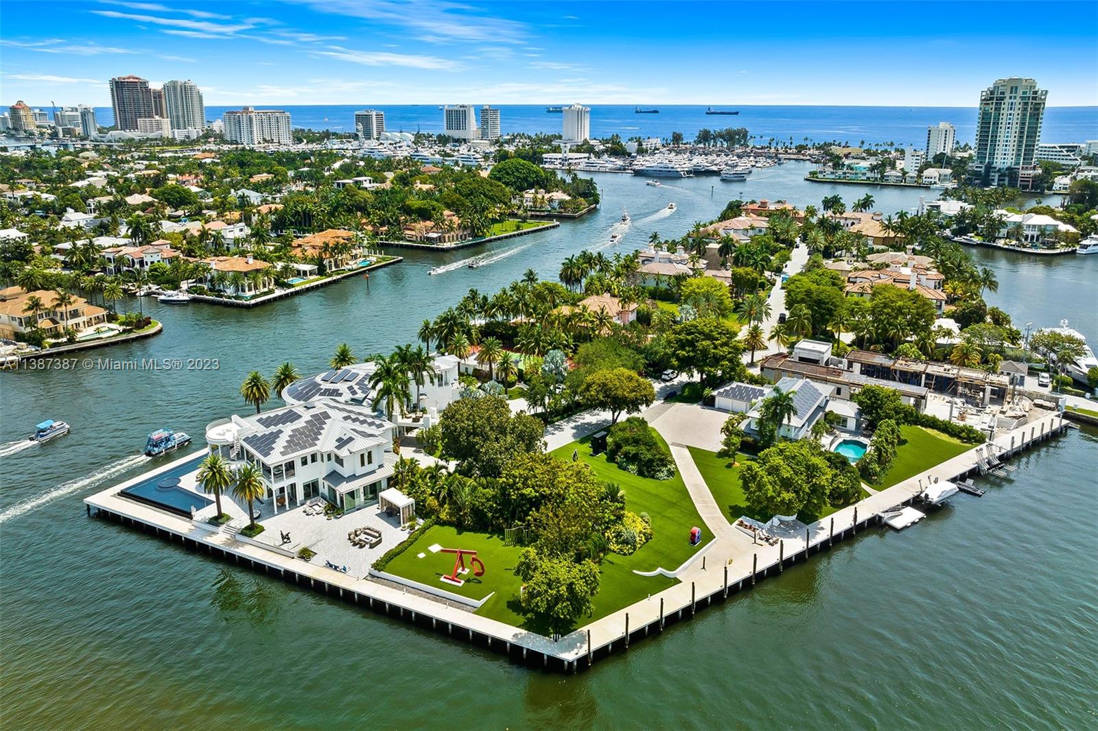 5 Harborage Isle Property Photo 2