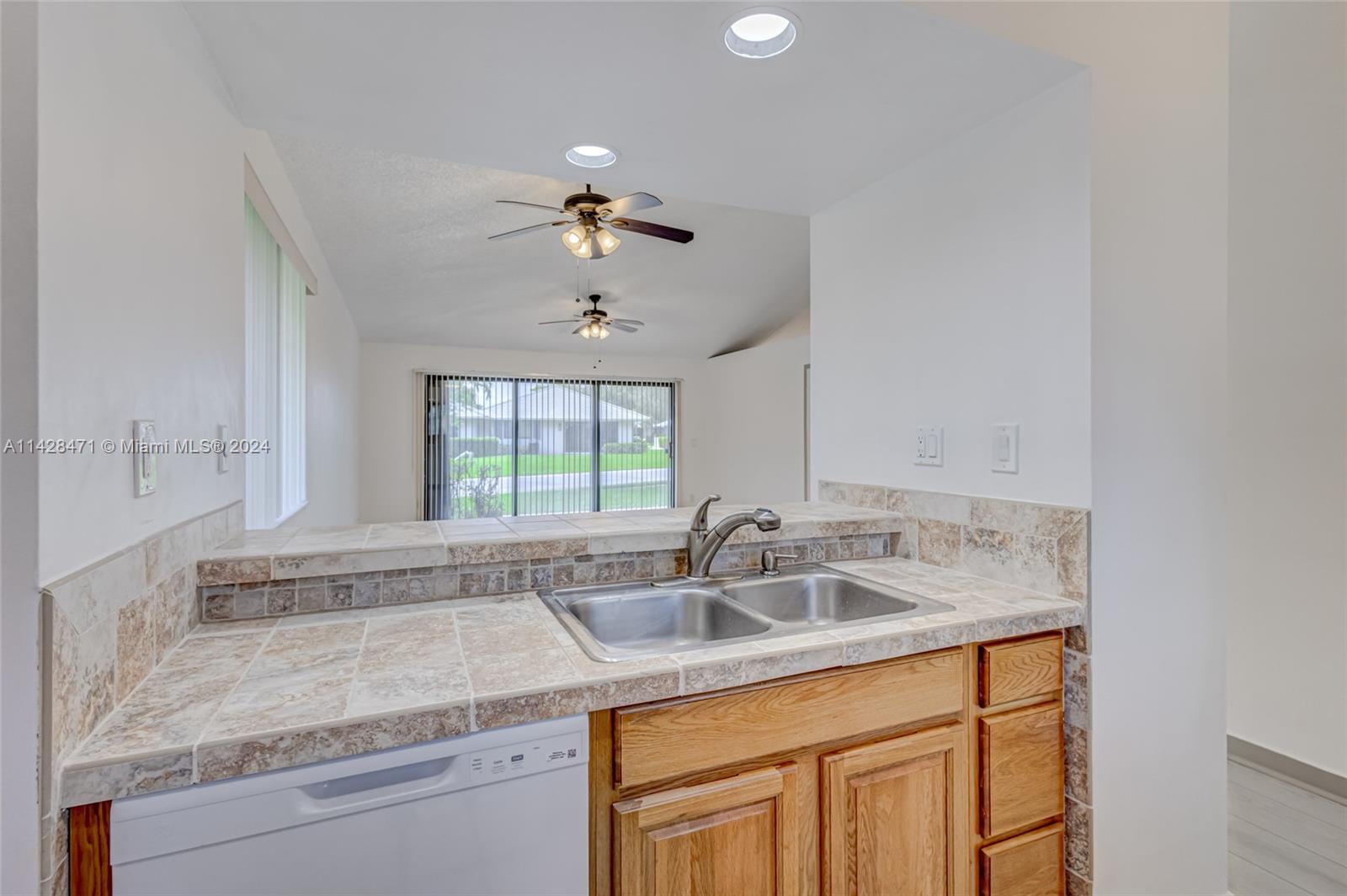 201 Club Dr 201 Property Photo 22