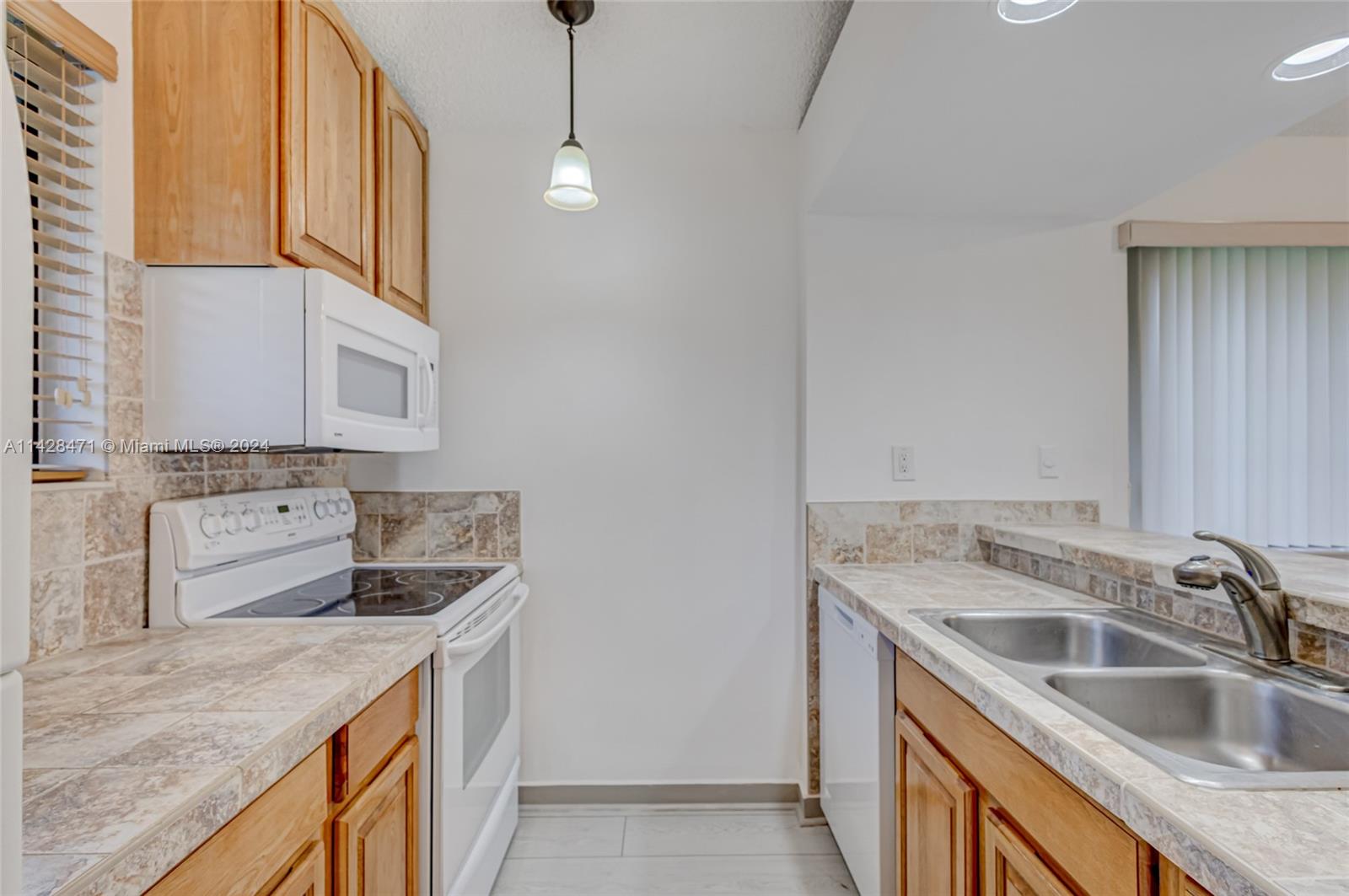 201 Club Dr 201 Property Photo 23