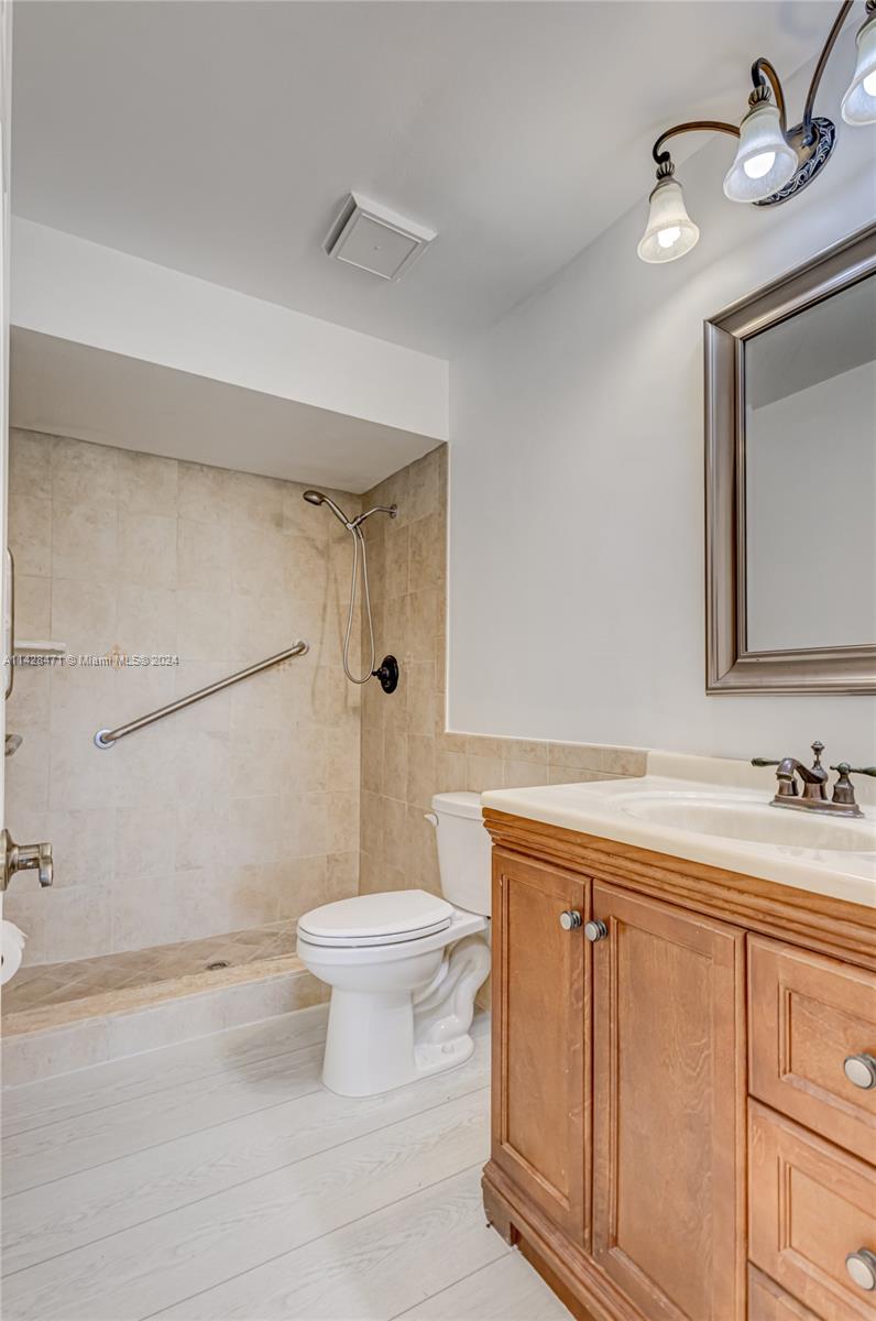 201 Club Dr 201 Property Photo 35