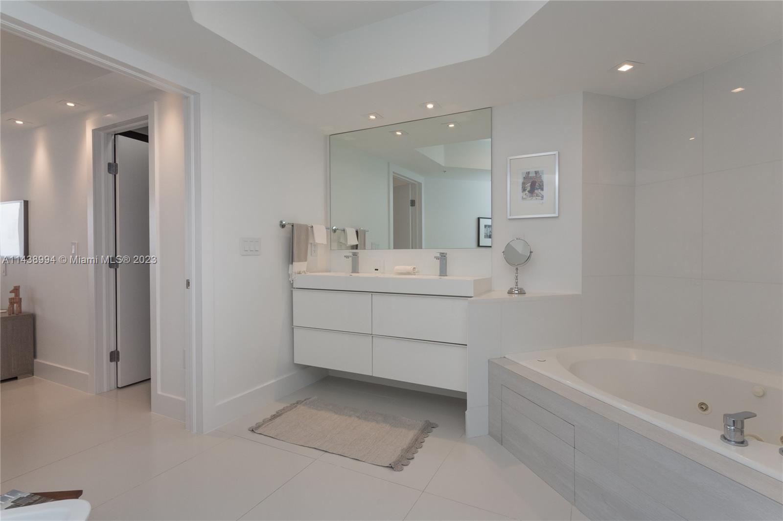 6301 Collins Ave 3006 Property Photo 14