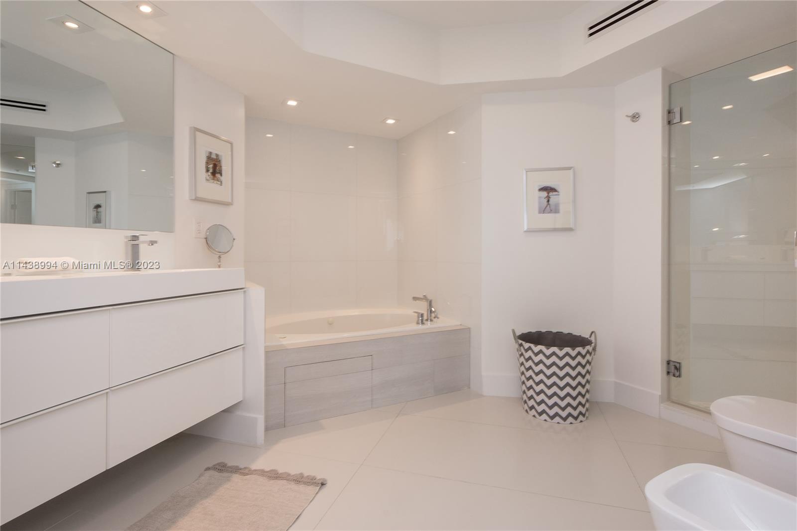 6301 Collins Ave 3006 Property Photo 16