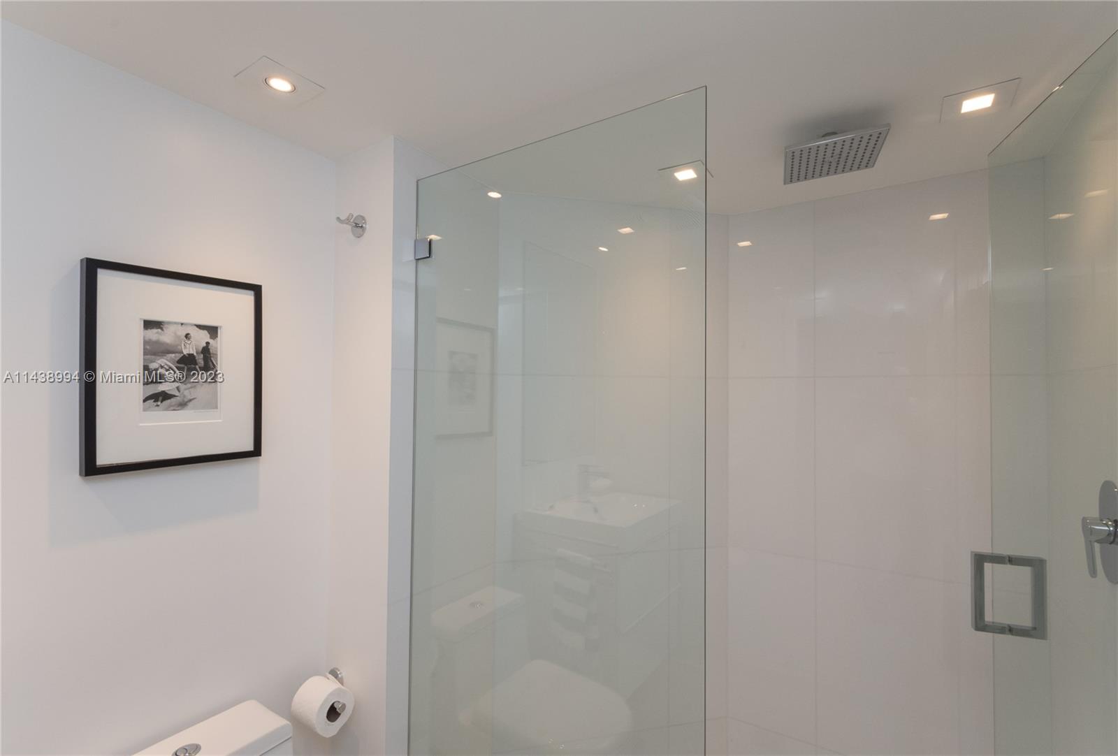 6301 Collins Ave 3006 Property Photo 20