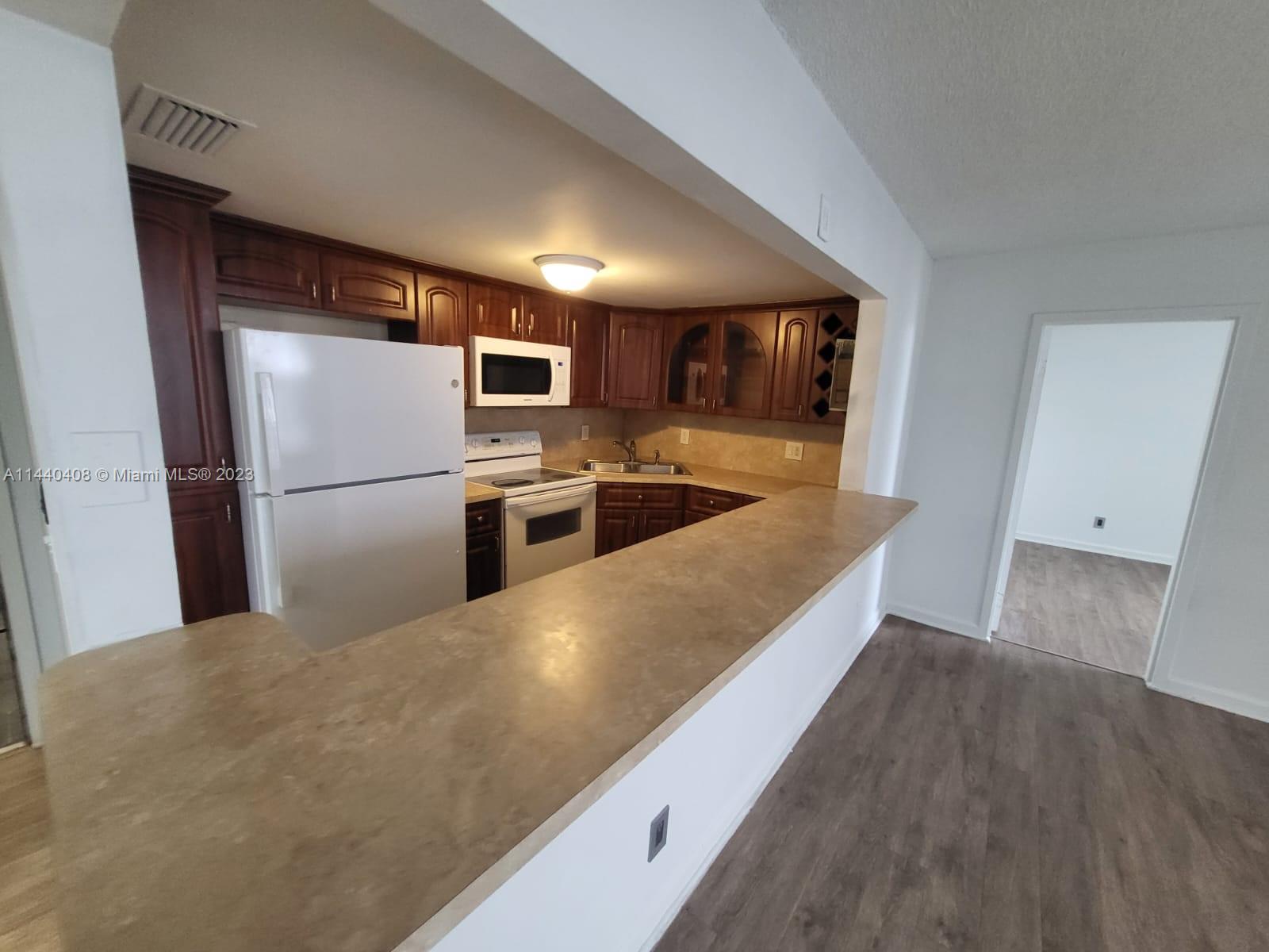 13499 Biscayne Blvd 1408 Property Photo 5
